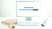Schermo di computer con indicazione del download